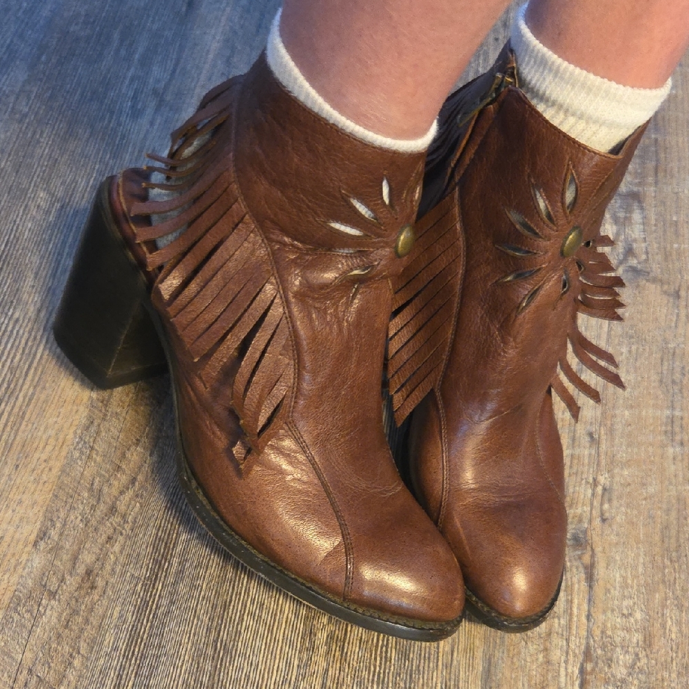 Old Gringo 10.5 Brown Leather Bootie Flower With Fringe Zipper Side Cut out Heel